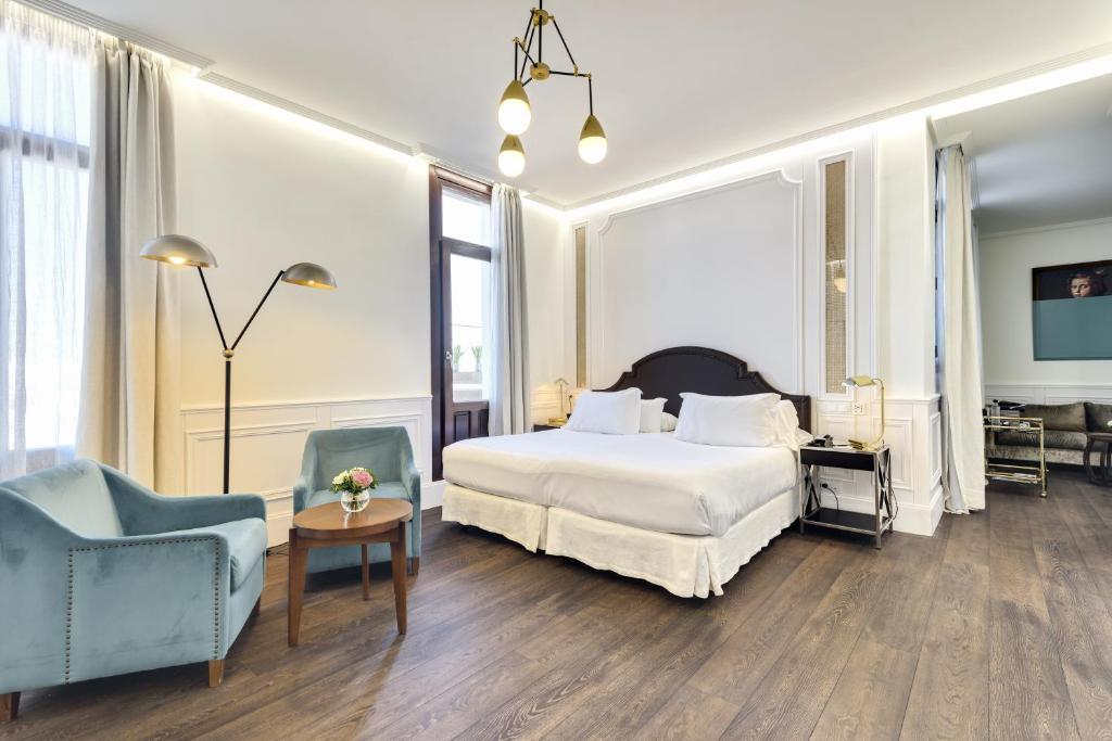 Boutique Hotel H10 Villa de la Reina - Resim 21