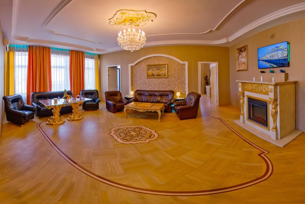 A seating area at Hotel Golden Palace