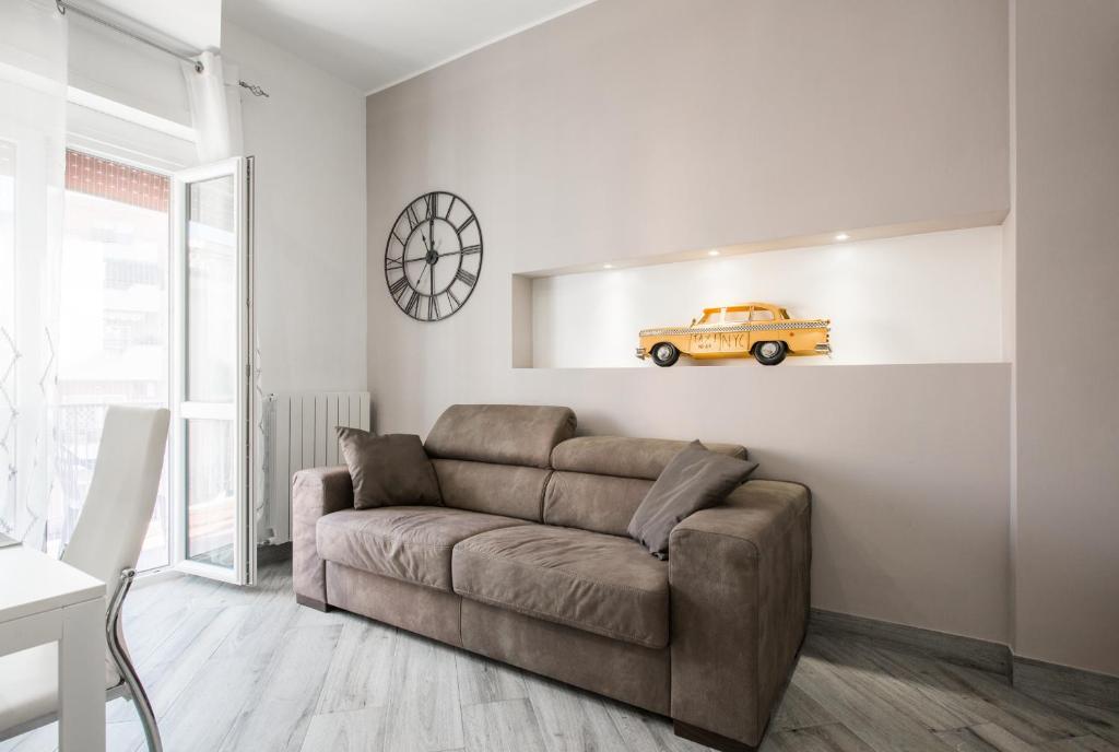 A seating area at La Fiaba Roma Apartment
