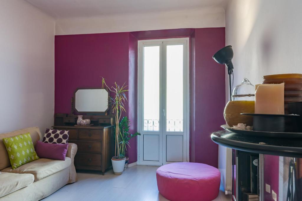 Televízia a/alebo spoločenská miestnosť v ubytovaní NAVIGLI 7 APARTMENT