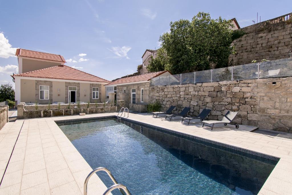 A piscina em ou perto de Casa das Muralhas