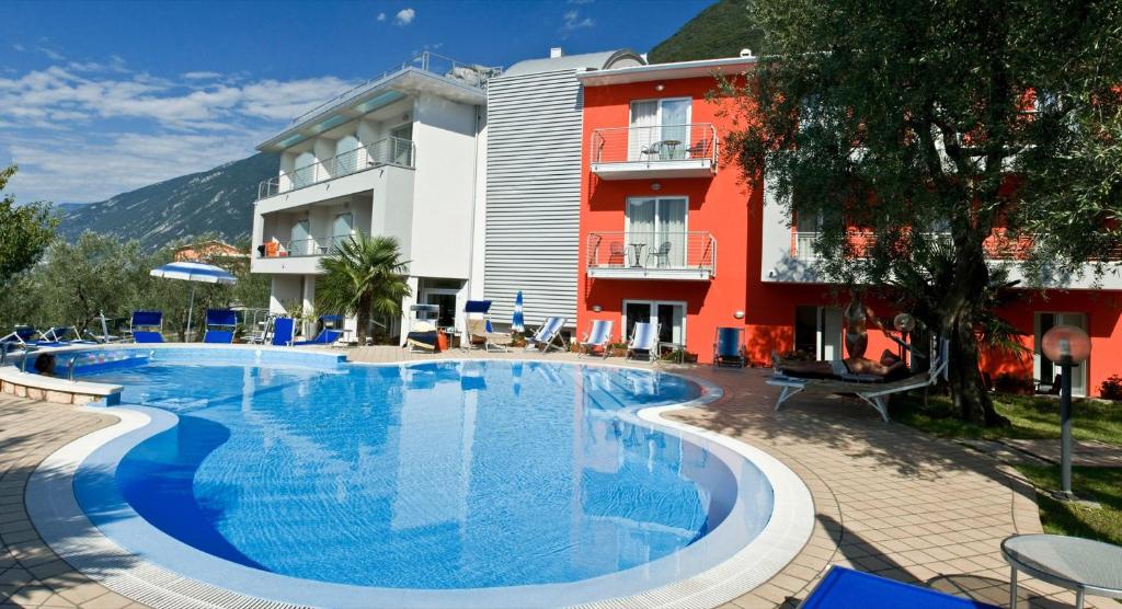 Nespecifikovaný výhled na hory nebo výhled na hory při pohledu z hotelu