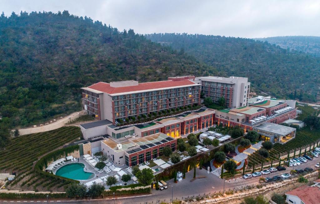 Nespecifikovaný výhled na hory nebo výhled na hory při pohledu z hotelu