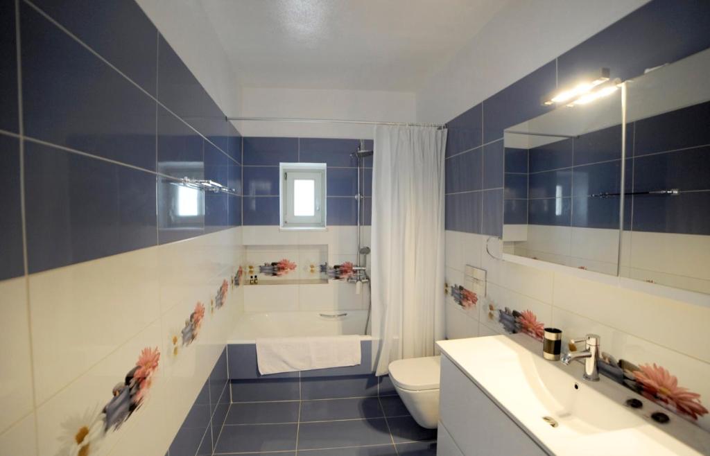 Kúpeľňa v ubytovaní Villa Busho