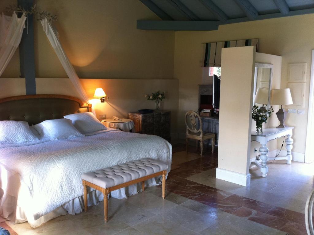 Postel nebo postele na pokoji v ubytování Hotel Valdepalacios Gourmand 5* GL
