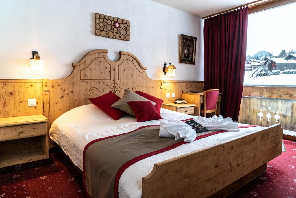 Postel nebo postele na pokoji v ubytování Hôtel Le Relais Alpin
