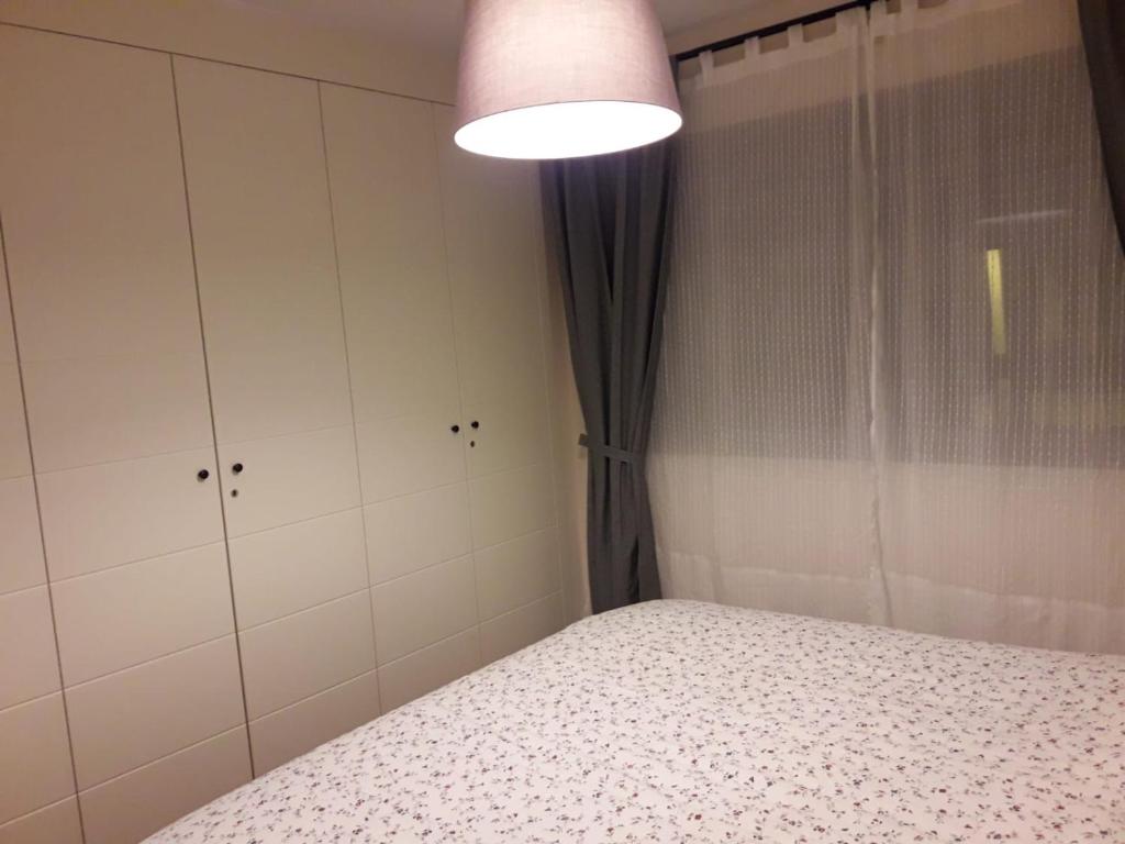 A bed or beds in a room at Apartamento en c/ Peroneros
