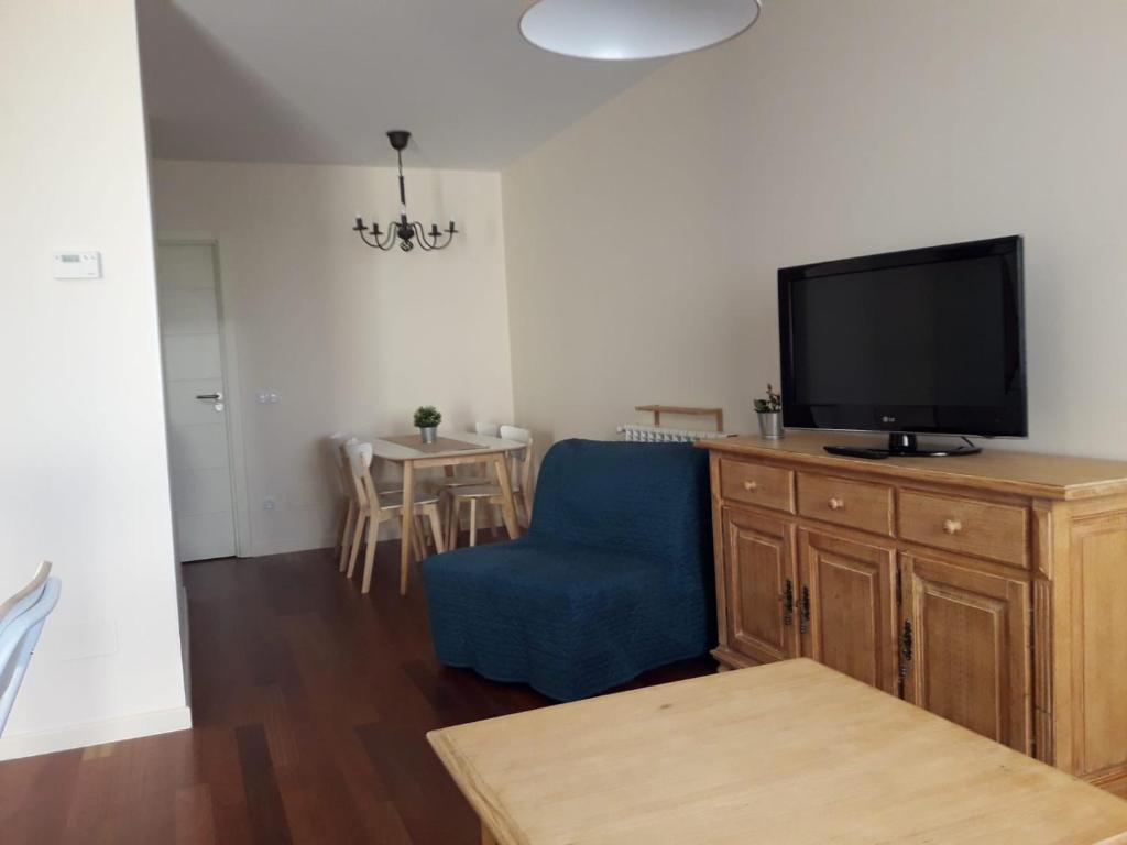 A television and/or entertainment centre at Apartamento en c/ Peroneros