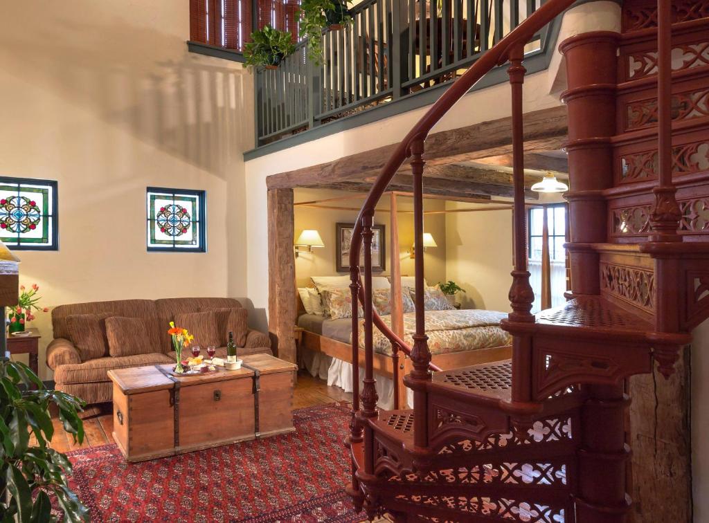 Washington House Inn - Deluxe King Suite