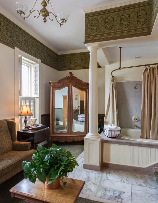 Washington House Inn - Room King Superior