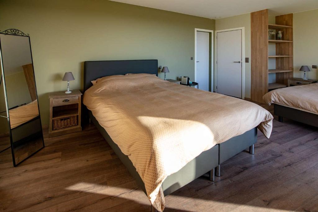 Postel nebo postele na pokoji v ubytování B&B 't Oezent