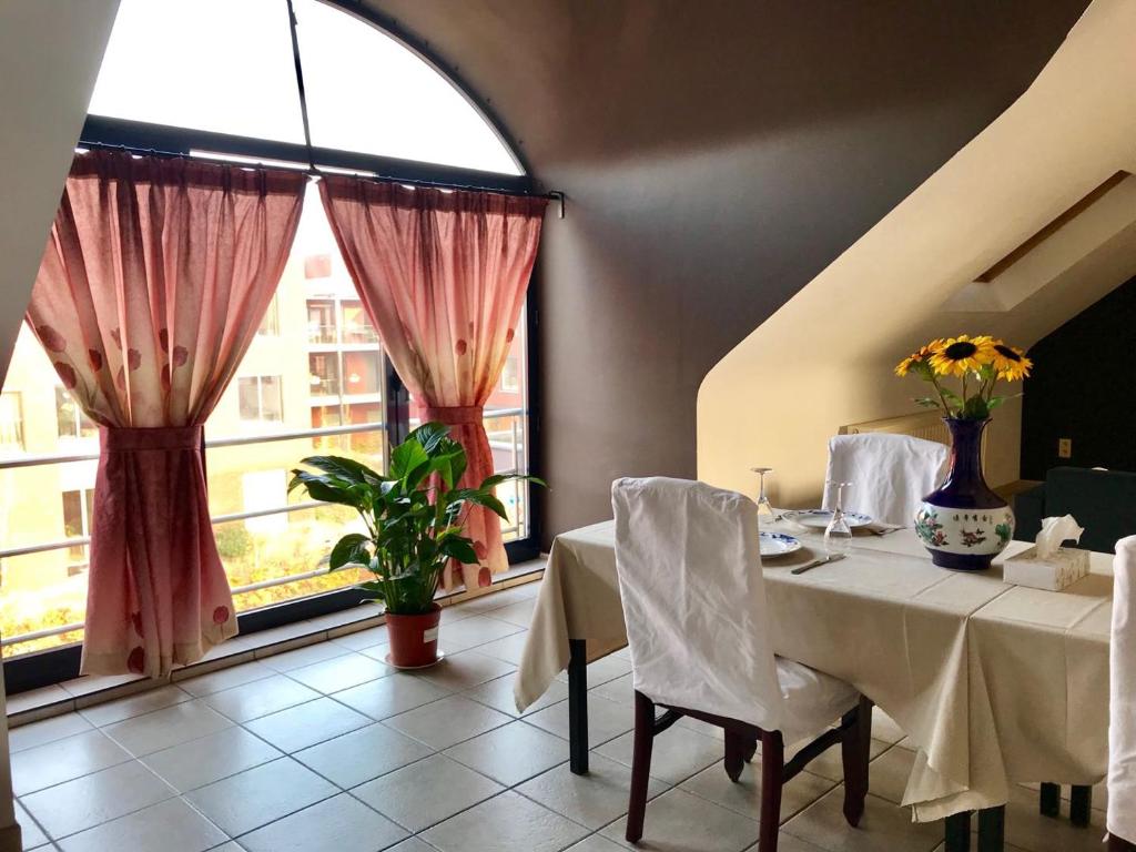 Posezení v ubytování FANTASIA a spacious beautiful apartment & affordable