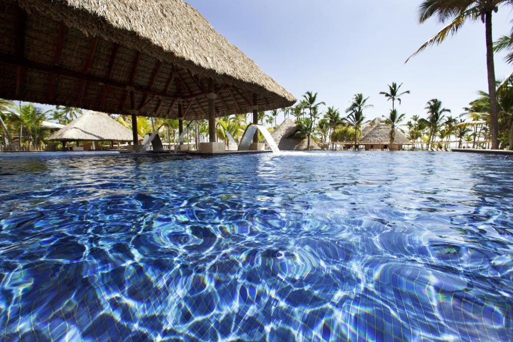 Bazén v ubytování Barceló Bávaro Palace All Inclusive nebo v jeho okolí