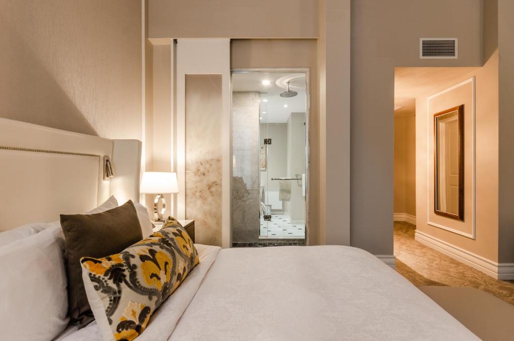 
Classic Room 2 Queen Beds
