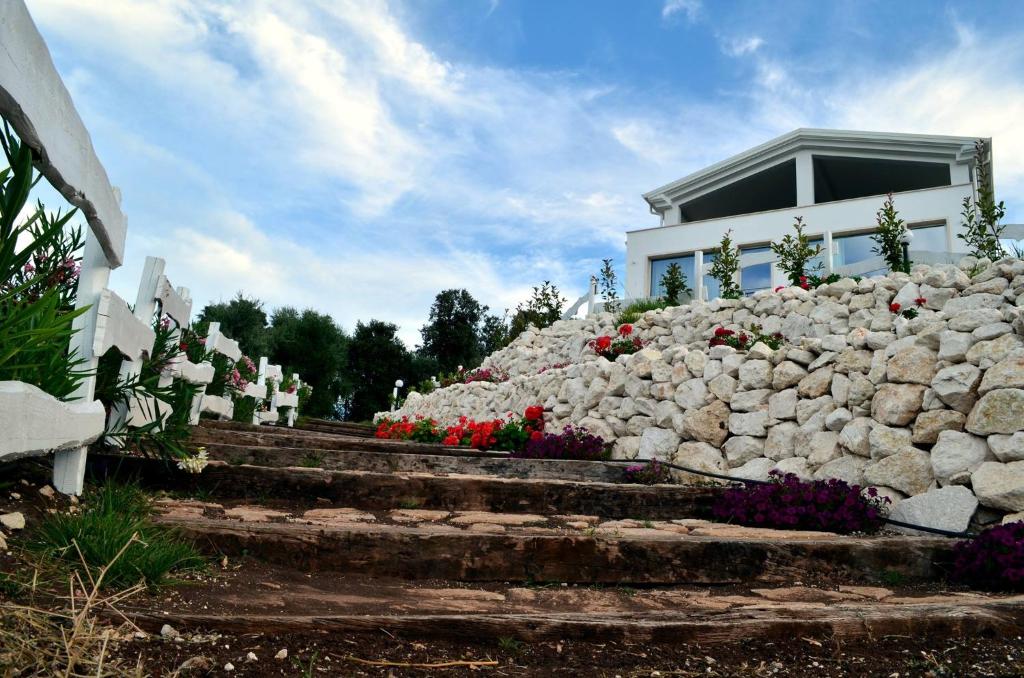 Ogród w obiekcie Max Luxury Suite - Servizio Spiaggia Inclusa