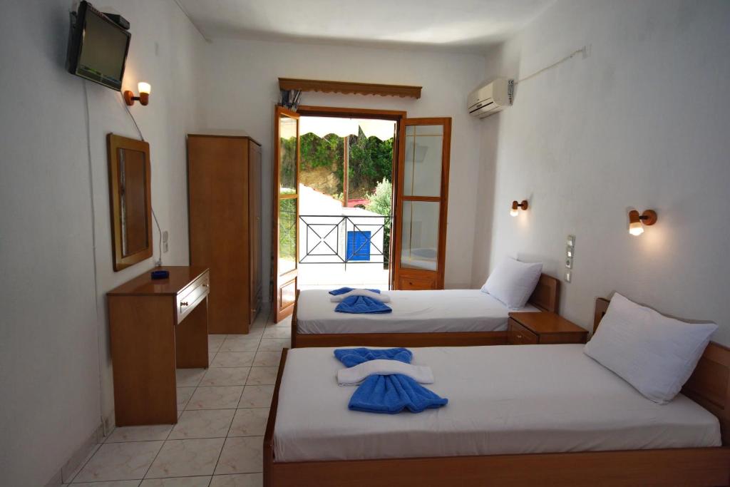 Postel nebo postele na pokoji v ubytování NIKIS ROOMS