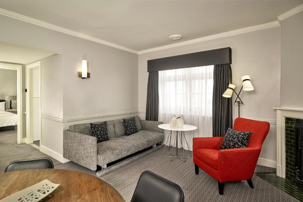 The Dilly - Suite