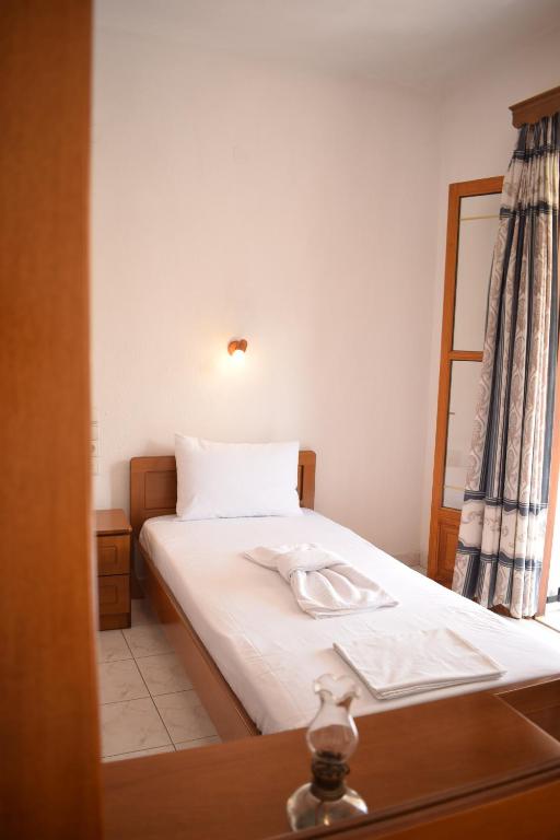 Postel nebo postele na pokoji v ubytování NIKIS ROOMS