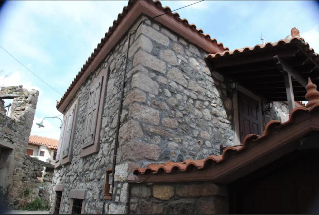 Fotografia z galérie ubytovania wood and stone in the path of lava v destinácii Ãntissa