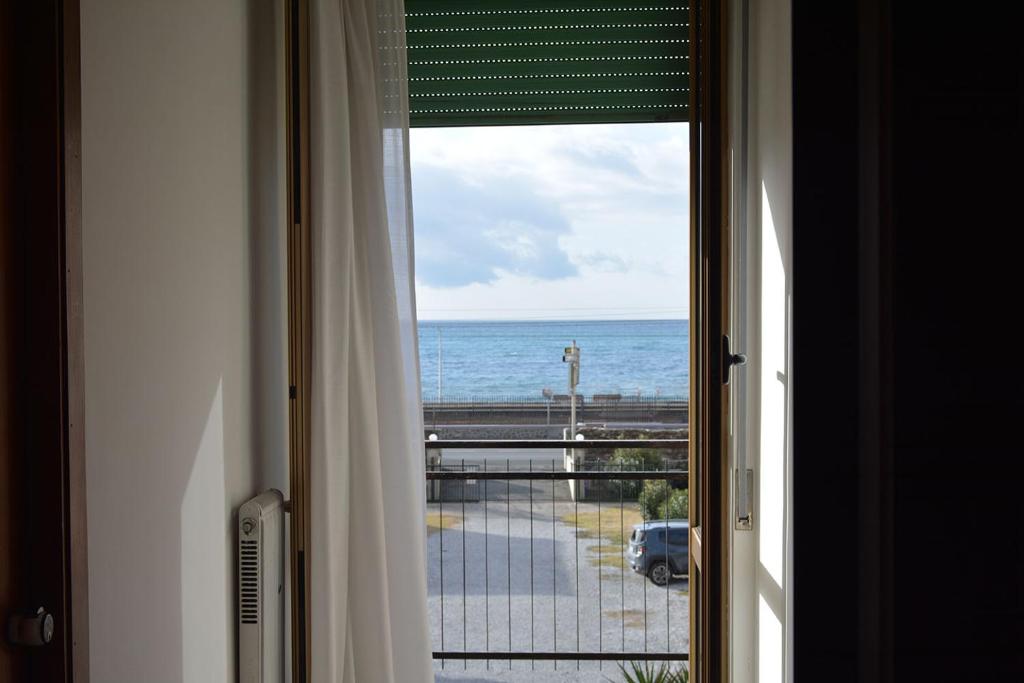 Nespecifikovaný výhled na moře nebo výhled na moře při pohledu z hotelu