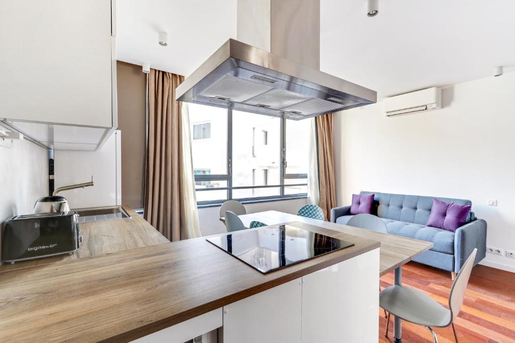 Кухня или мини-кухня в Pick A Flat's Apartment rue Pajol - La Chapelle
