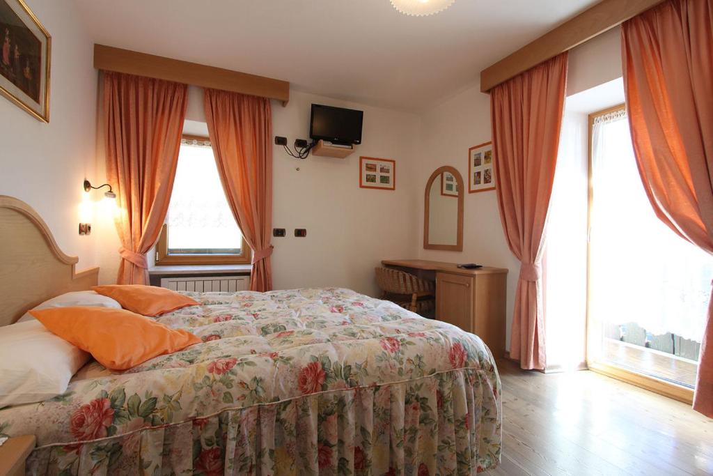 Postel nebo postele na pokoji v ubytování Hotel Al Lago