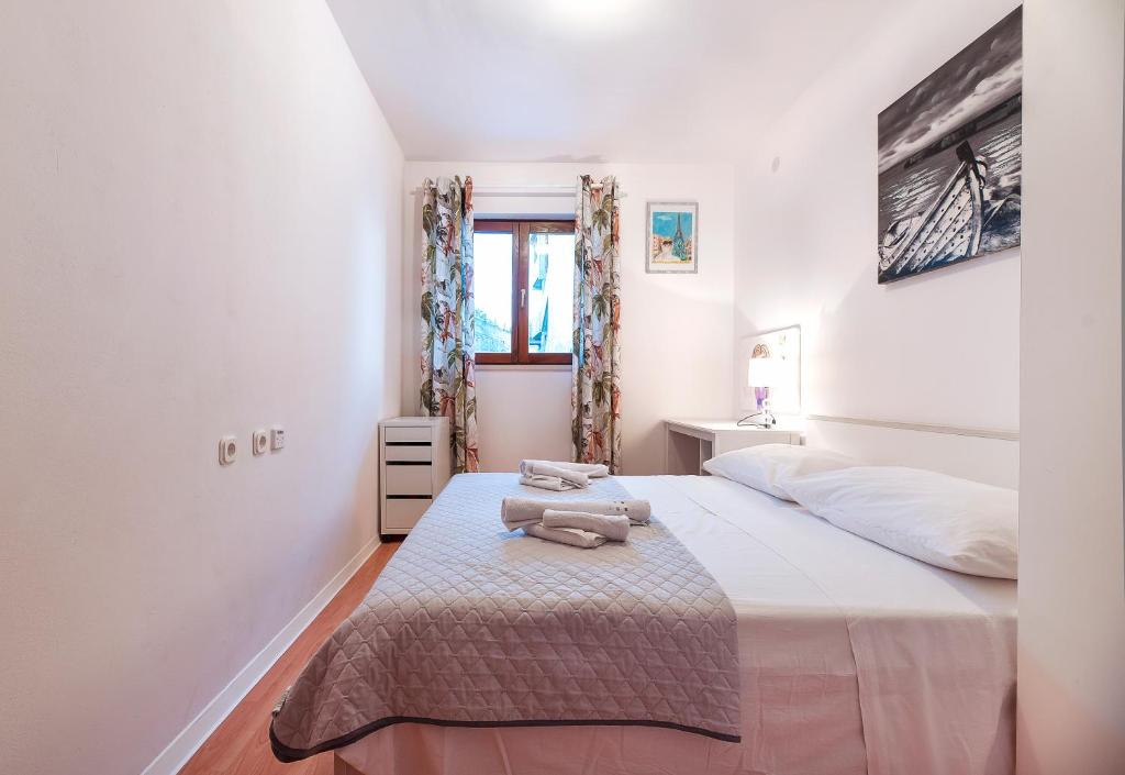 Posteľ alebo postele v izbe v ubytovaní Apartment Andrina