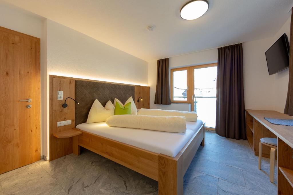 Postel nebo postele na pokoji v ubytování Alpen Apart Heiss - DELUXE XL Apartments