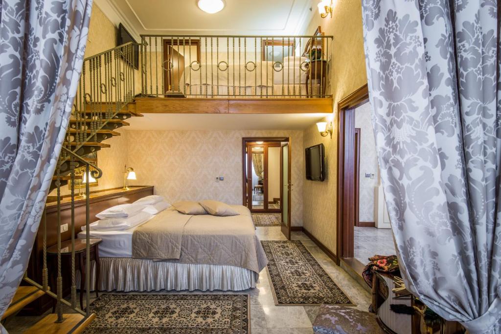 
Royal Suite with Free Spa Access
