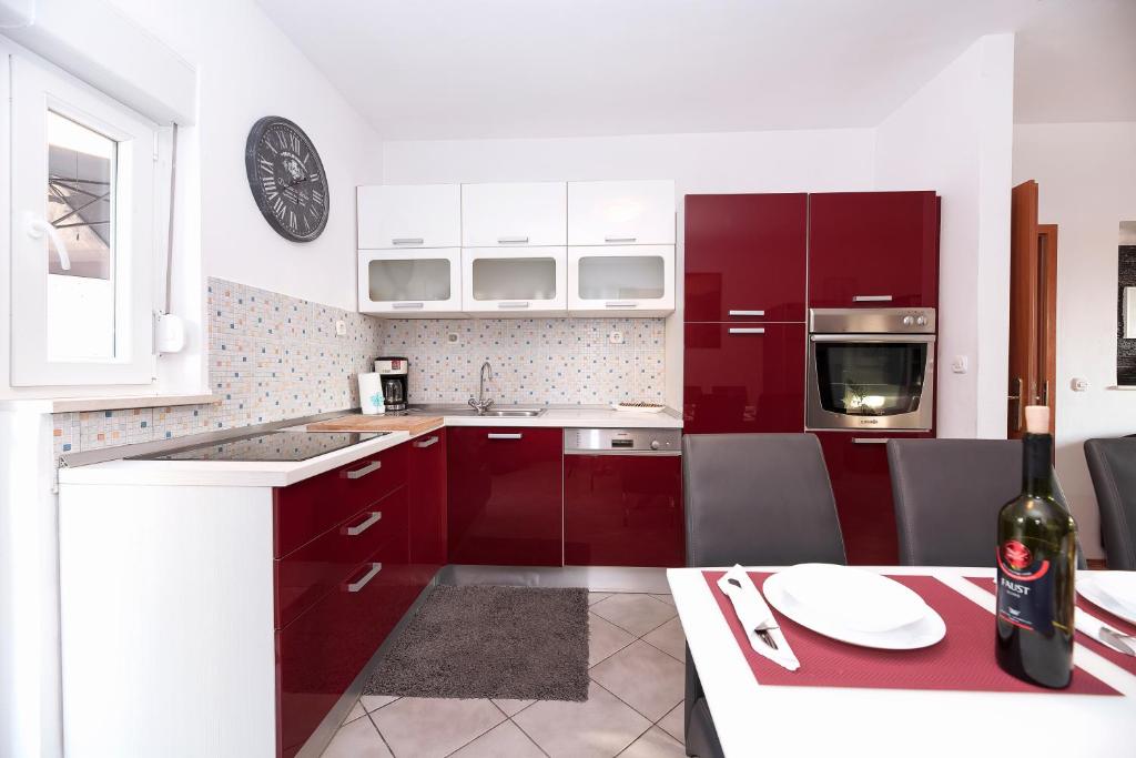 Kuchyňa alebo kuchynka v ubytovaní Apartment Andrina