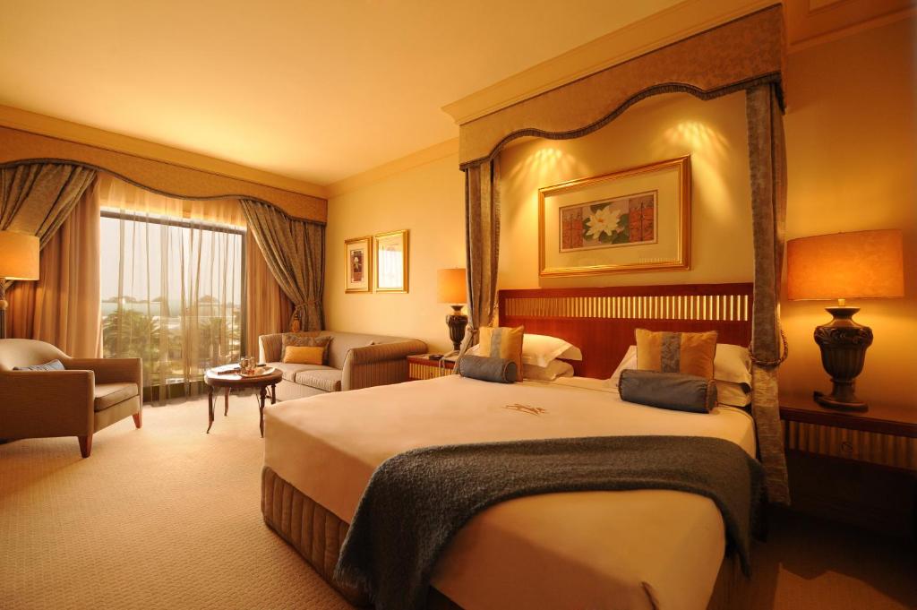 Peermont D'oreale Grande at Emperors Palace - Deluxe King Room
