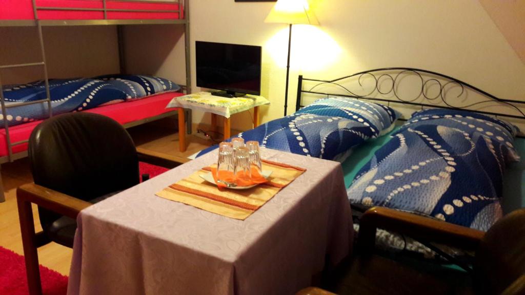 Hotel garni Am Hochwald - Family Room With Garden View