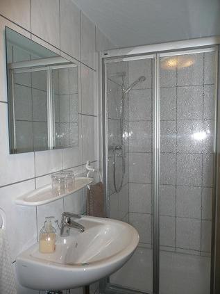 Koupelna v ubytování Gelber Löwe B&B Nichtraucherhotel