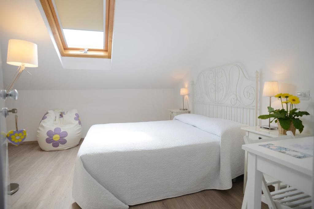 A bed or beds in a room at Maree Hotel