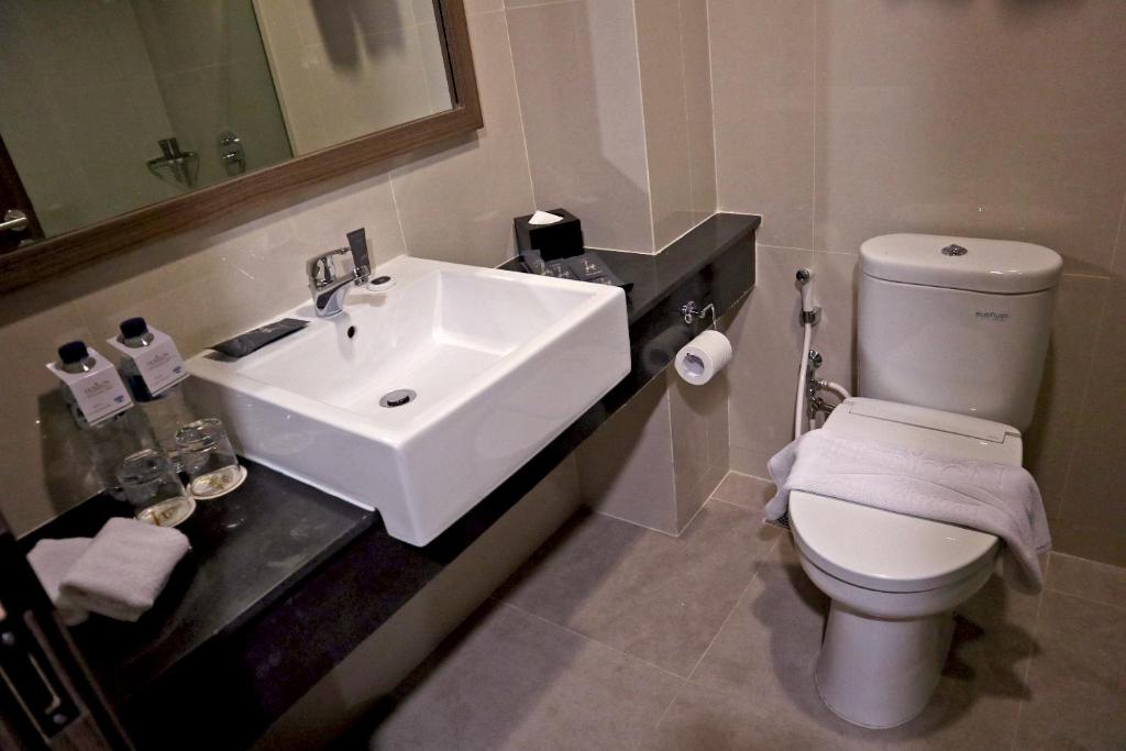 Koupelna v ubytování Anara Sky Kualanamu Hotel