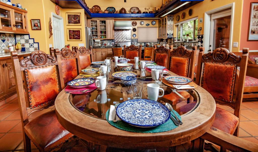 Restoran või mõni muu söögikoht majutusasutuses Posada Mariana Bed and Breakfast