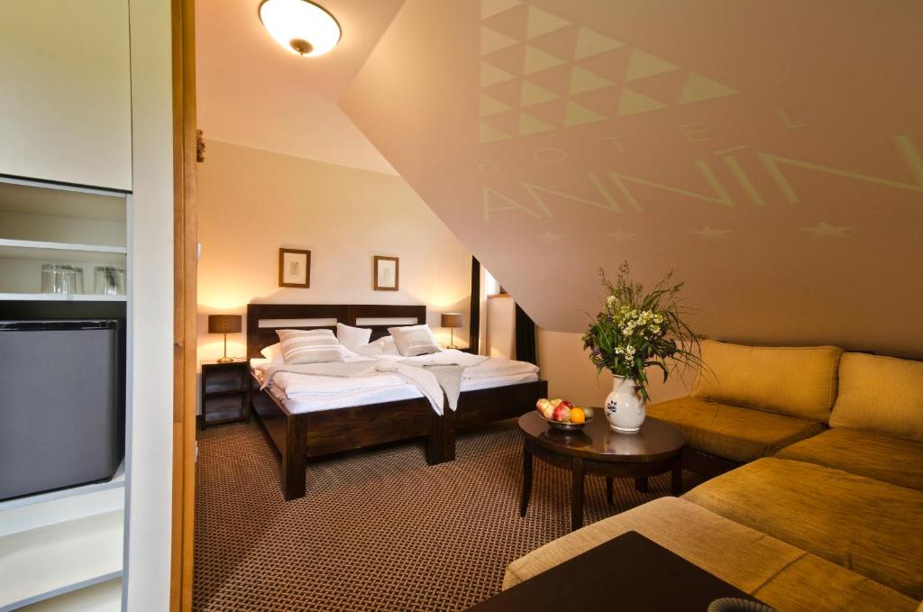 Postel nebo postele na pokoji v ubytování Hotel Annín