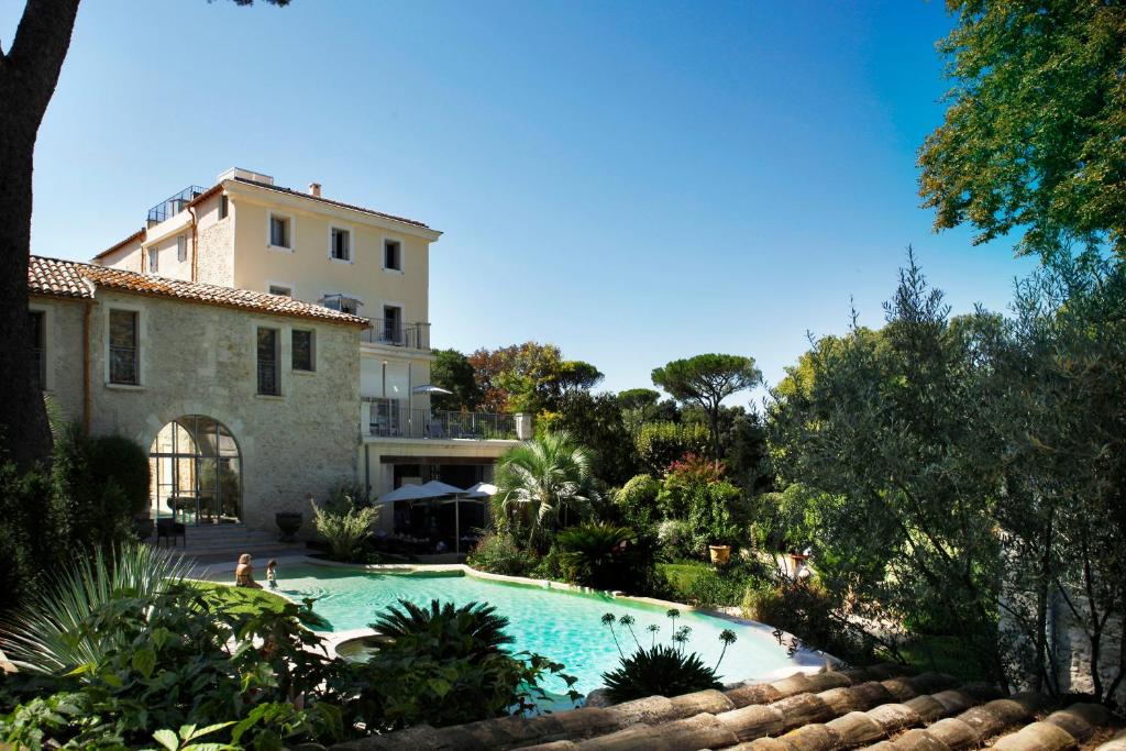 Bazén v ubytování Domaine de Verchant & Spa - Relais & Châteaux nebo v jeho okolí
