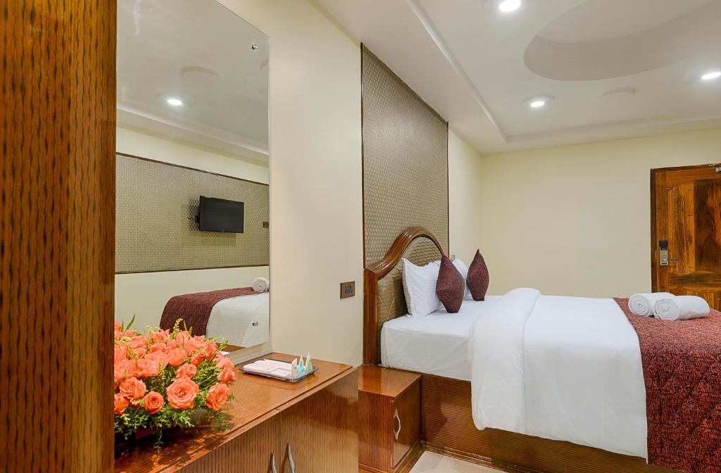 Postel nebo postele na pokoji v ubytování Hotel Ramraj Regency