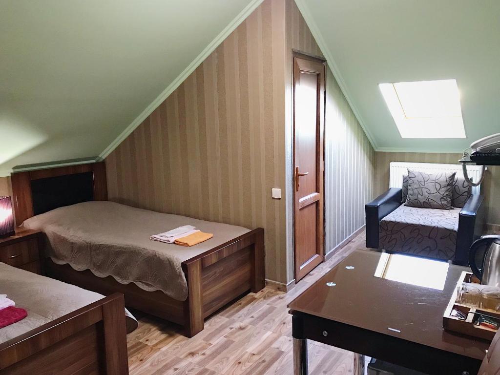 Hotel Aragvi - Budget Twin Room