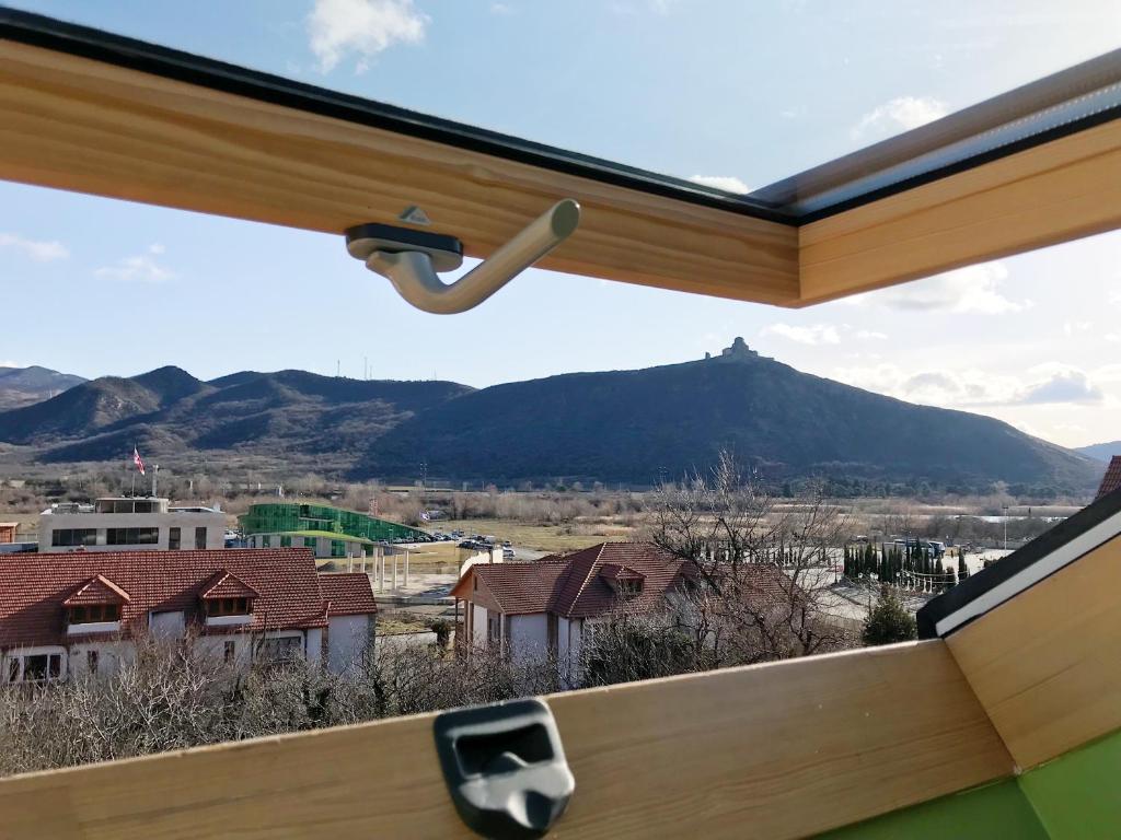 Nespecifikovaný výhled na hory nebo výhled na hory při pohledu z hotelu