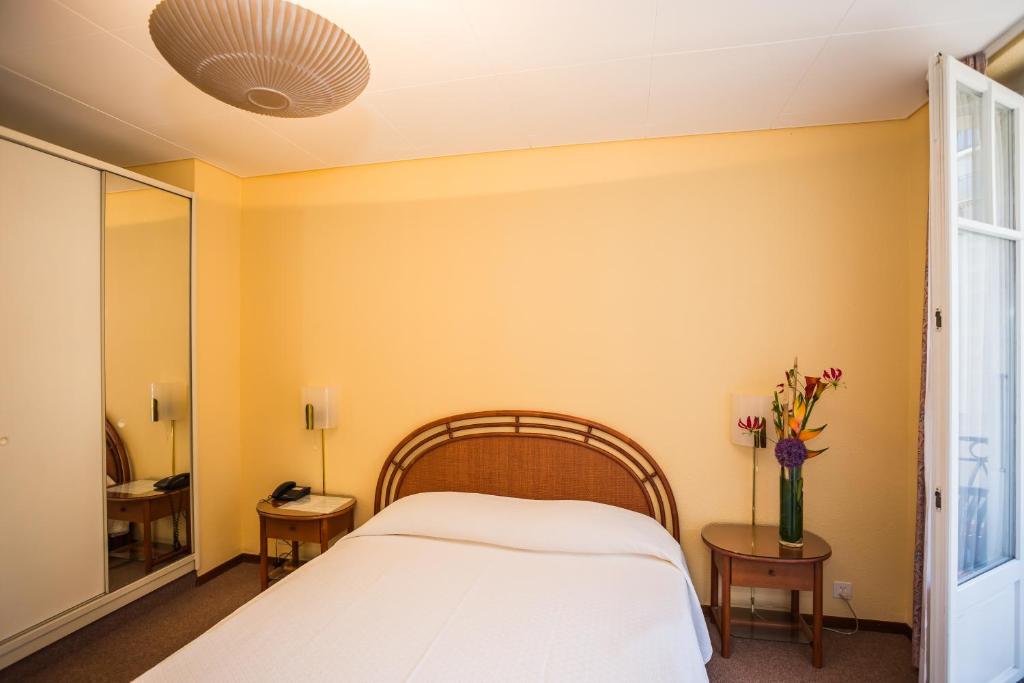 Postel nebo postele na pokoji v ubytování Hôtel Résidence Cité-Verdaine