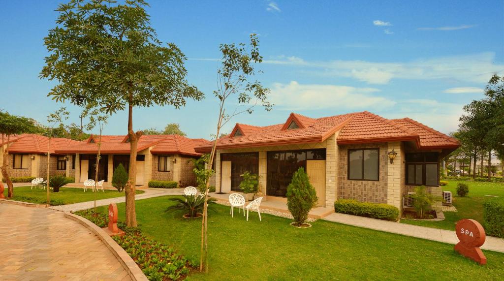 Zahrada ubytování Shri Radha Brij Vasundhara Resort & Spa