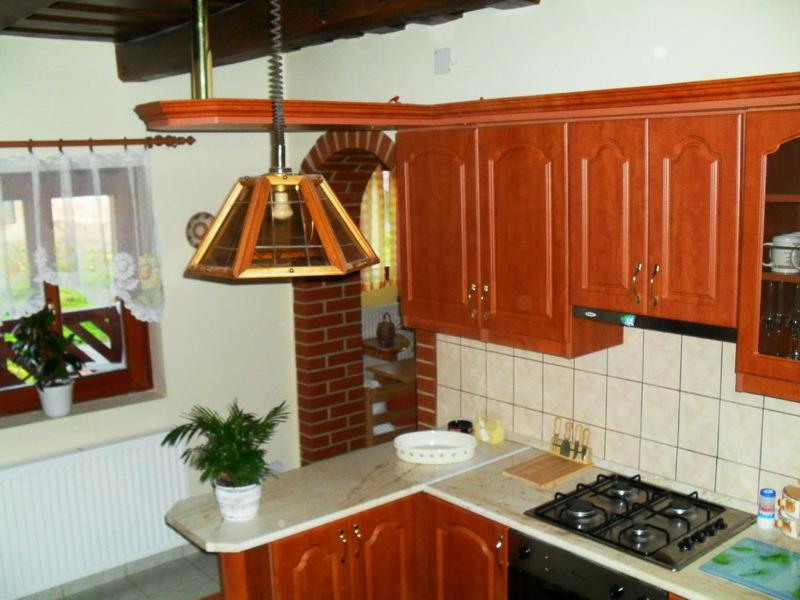 Kuchyň nebo kuchyňský kout v ubytování Jakuzzis,Szaunás,Kerkavendégház-Őrség-Csesztreg-Kerkaujfalu
