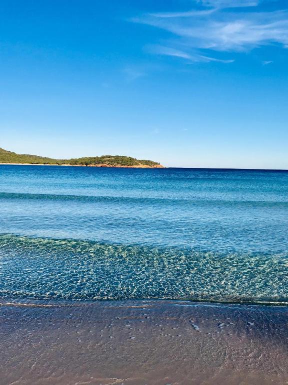 a beach with a large body of water at Hotel Les Chambres de Mila Bonifacio in Bonifacio