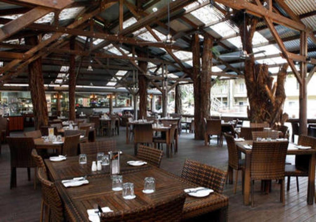Restaurace v ubytování Sonia's At Ramada Resort Free Wifi