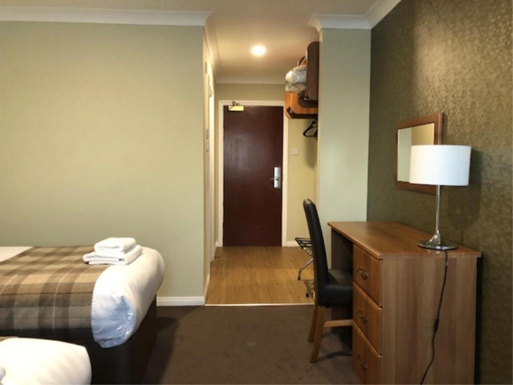Postel nebo postele na pokoji v ubytování King Robert Hotel