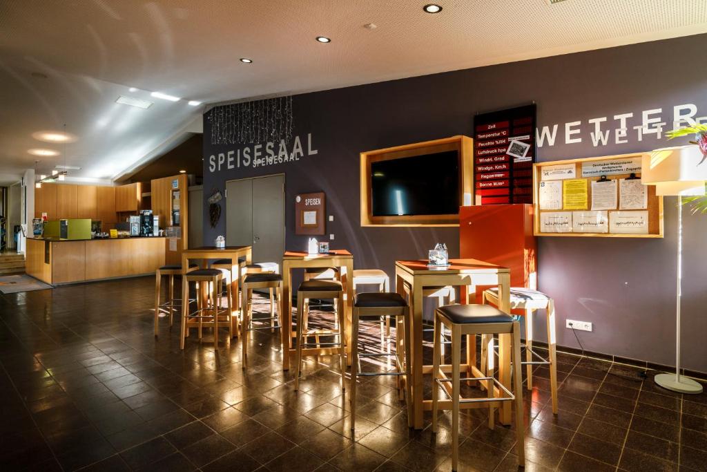 Lounge nebo bar v ubytování Jugendherberge Garmisch-Partenkirchen - membership required!