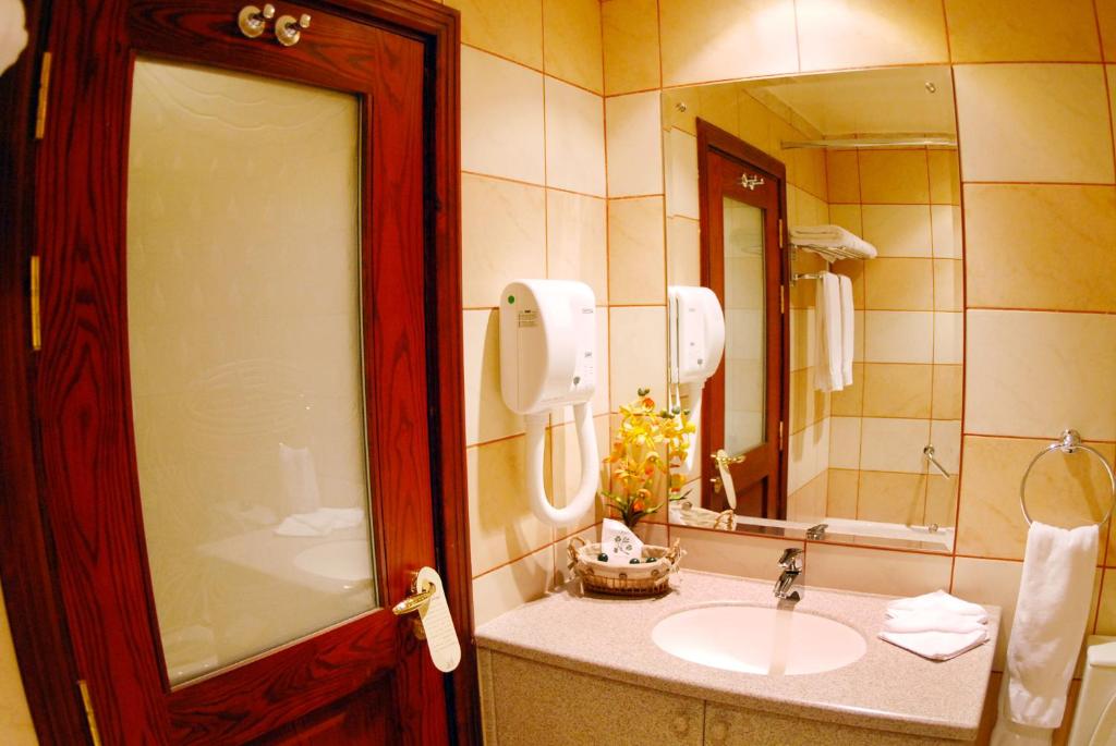 Kupatilo u objektu Al Liwan Suites
