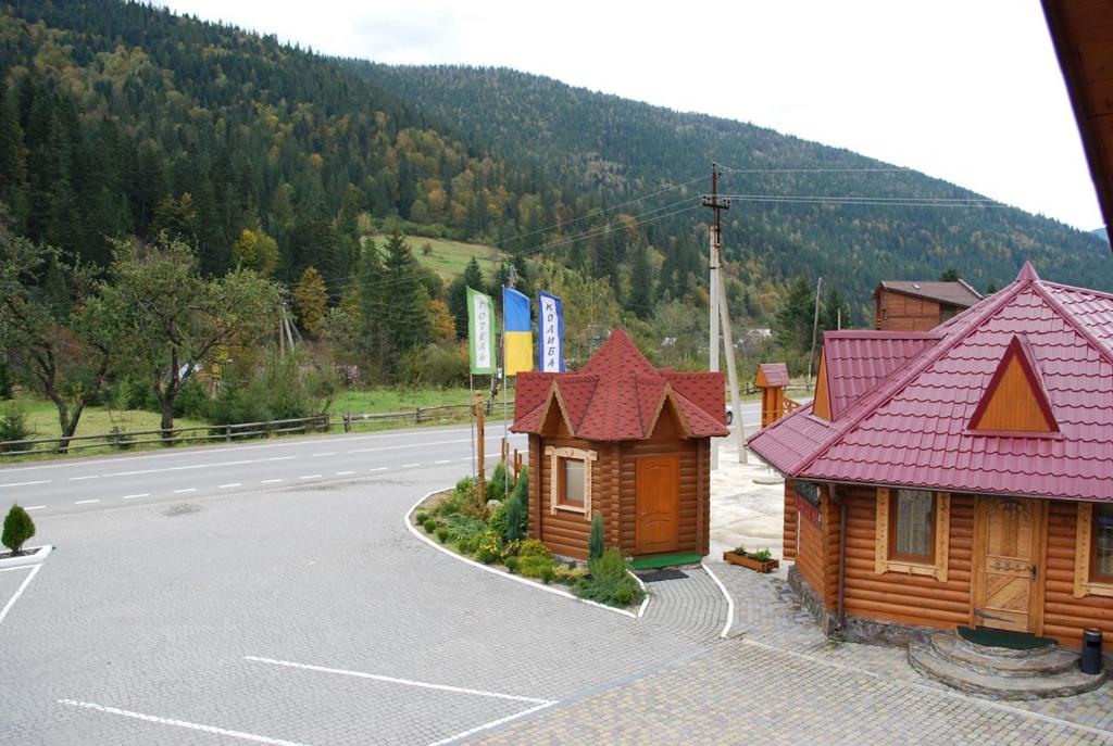 Nespecifikovaný výhled na hory nebo výhled na hory při pohledu z hotelu